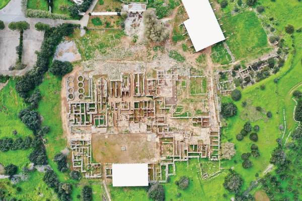 Luftaufnahme der archäologischen Ausgrabung von Phaistos in Griechenland