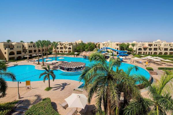 Ausblick auf das Schwimmbad des Stella Gardens Resort & Spa Makadi Bay