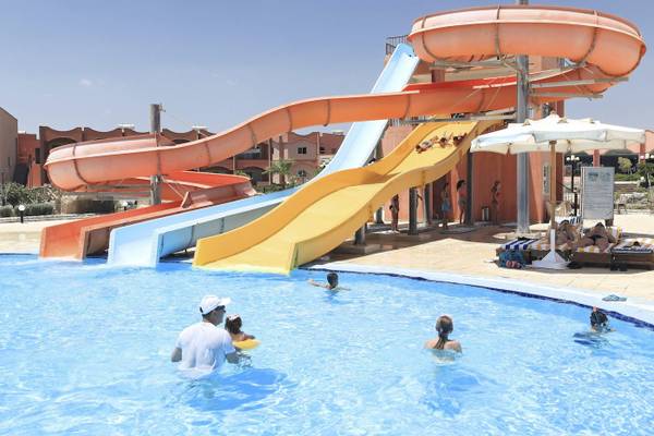 Wasserrutschen im Three Corners Happy Life Beach Resort