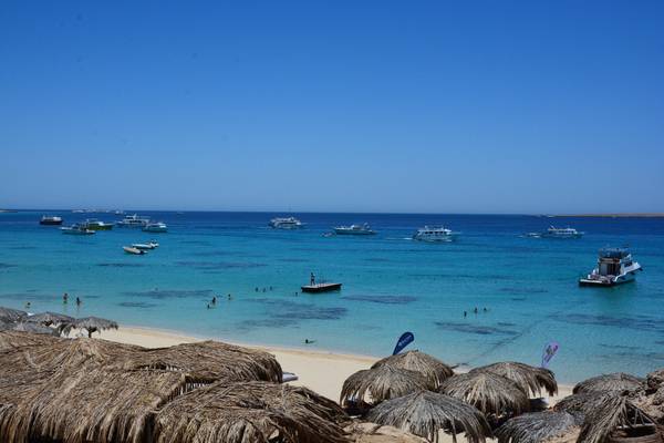 Blick auf des Meer und den Strand in Ägypten