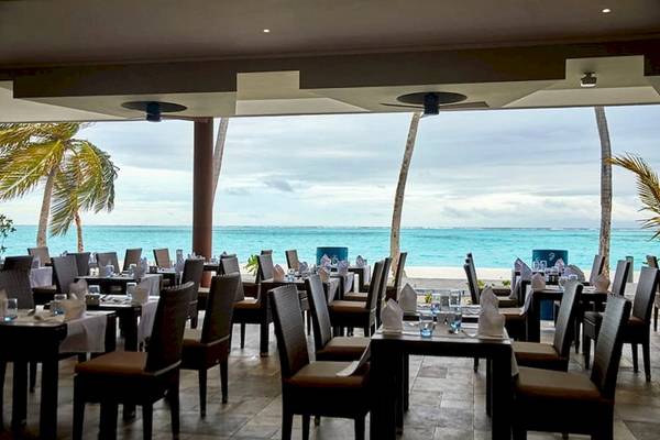 Restaurant des RIU Atoll Hotels mit Blick auf das Meer