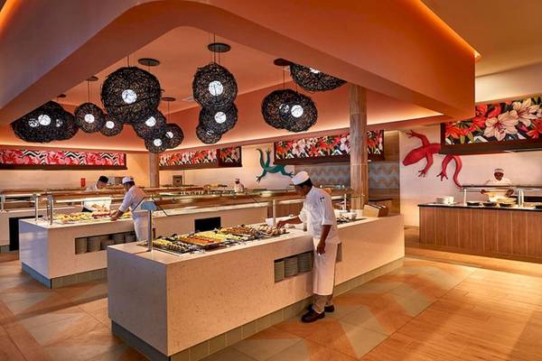 Buffet und Restaurant in Riu Atoll Hotel
