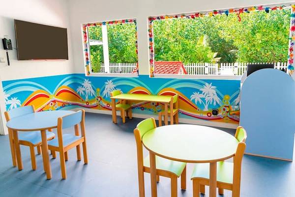 Kinder spielen in Riu Atoll Hotel