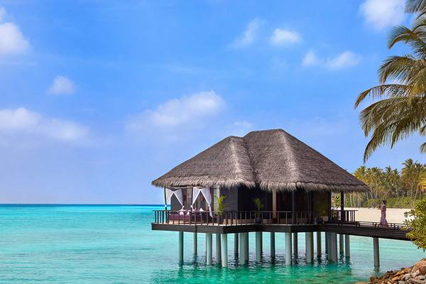 Einzigartige Reethi Rah-Hütte am Wasser, One & Only Reethi Rah