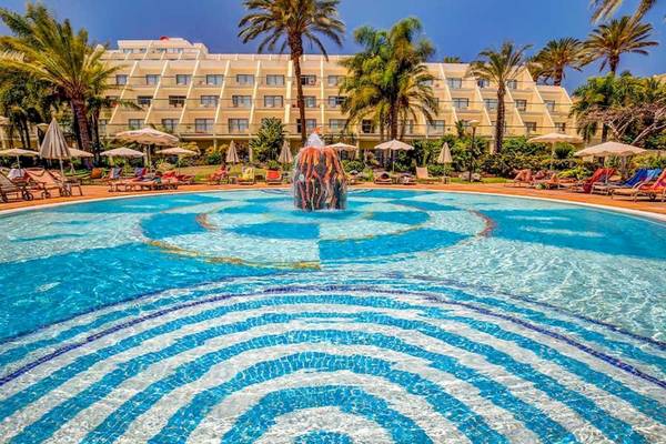 Pool mit Springbrunnen im SBH Hotel Costa Calma Palace