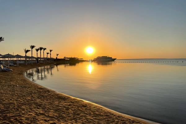 Strand in Ägypten bei Sonnenuntergang