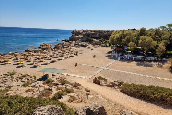 Sandstrand am Meer von Rhodos