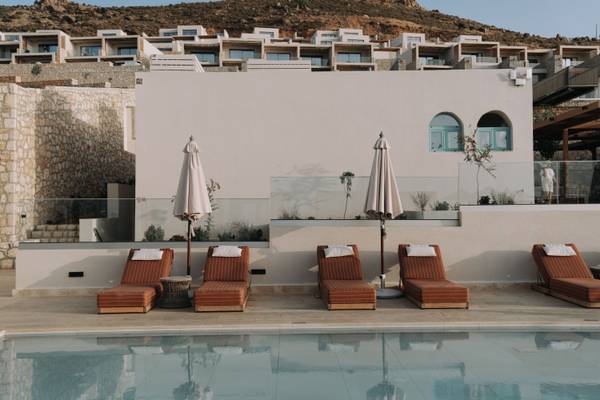 Liegen am Hotelpool