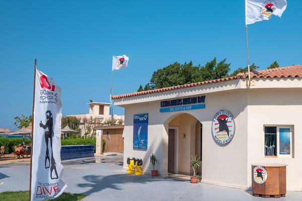 Außenansicht des Cleopatra Luxury Beach Resorts Extradivers Tauchcenters