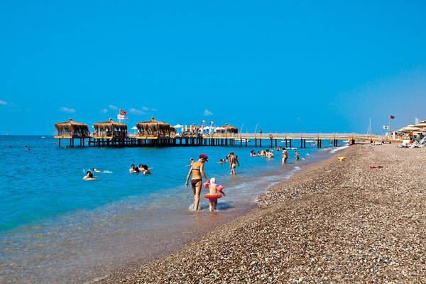 Club Nena Hotel Strand mit Pier und vielen Schwimmenden