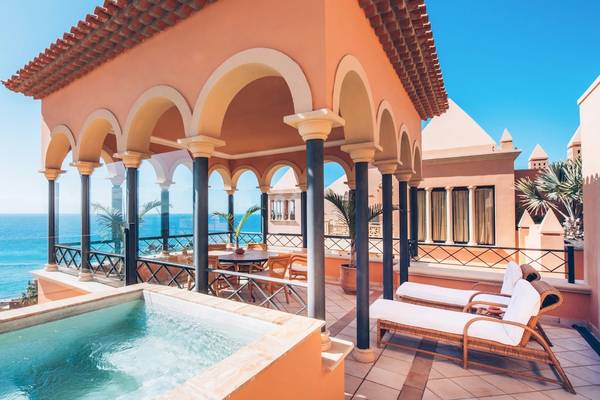 Aussicht vom Balkon des Iberostar Grand El Mirador mit Blick auf das Meer.