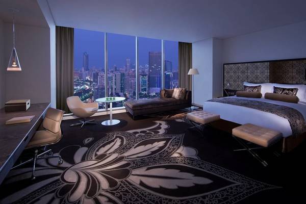 Hotelzimmer im Conrad Abu Dhabi Etihad Towers mit Blick auf die Stadt