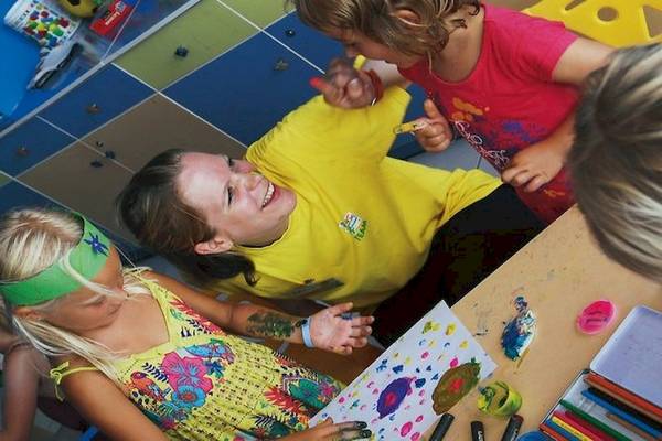 Kinder beim Basteln im Hotel Royal & Imperial Belvedere