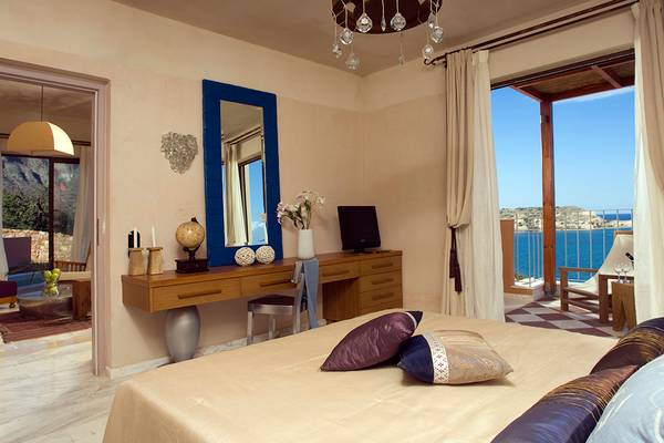 Schlafzimmer mit Meerblick im Domes of Elounda, Autograph Collection Hotel.