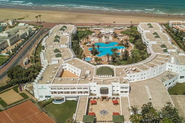 Iberostar Founty Beach Hotel Außenansicht mit Swimmingpool und Meer