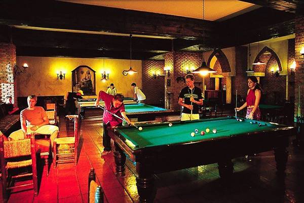 Billardspieler in der Poolhalle des Grand Yazici Club Marmaris Palace