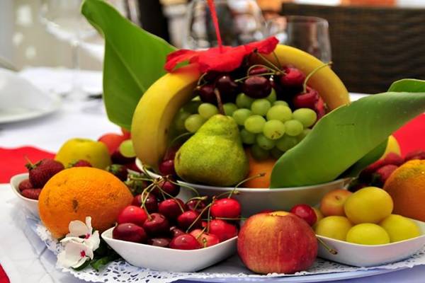 Obstplatte im Grand Yazici Club Marmaris Palace mit verschiedenen Früchten.