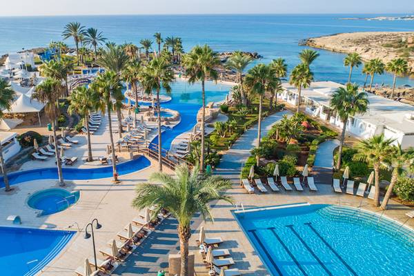 Adams Beach Hotel Pool Luftaufnahme