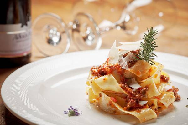 Pastagericht auf einem Teller im Avra Imperial Hotel