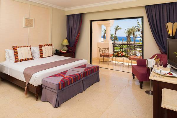 Suite Zimmer im Pickalbatros The Palace Port Ghalib Hotel mit Blick auf das Meer