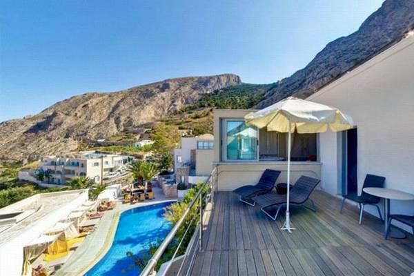 Antinea Suites & Spa in Santorin