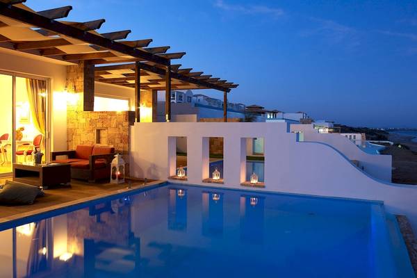 Atrium Prestige Thalasso Spa Resort Pool am Abend mit Blick auf den Strand