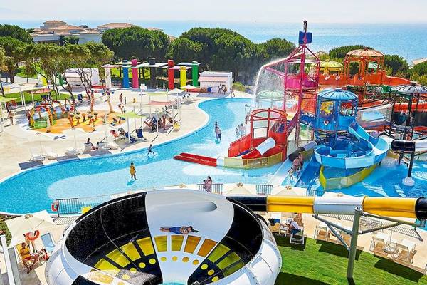 Luftaufnahme des Wasserparks im Grecotel La Riviera & Aqua Park Hotel.