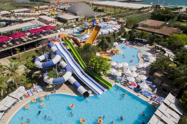 Saturn Palace Resort in Antalya, Aussenansicht des Hotels