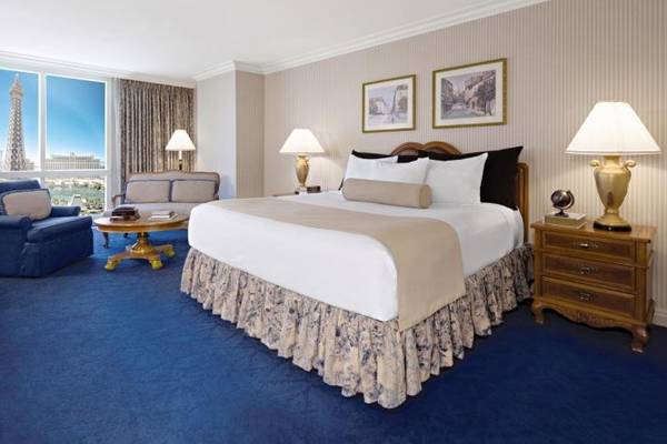 Hotelzimmer im Paris Las Vegas mit Aussicht auf die Eiffelturm-Nachbildung