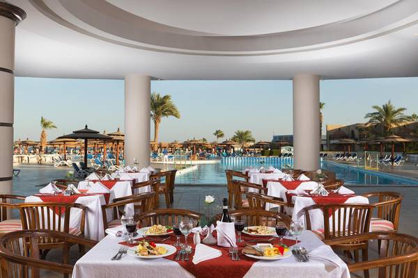 Restaurant im Ali Baba Palast mit Blick auf den Pool