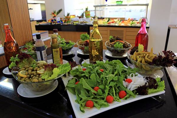 Buffet-Salatauswahl im LABRANDA Kiotari Miraluna Resort.