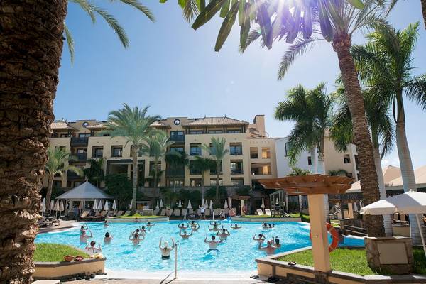 Aquarobi-Kurs im Pool des GF Gran Costa Adeje Hotels