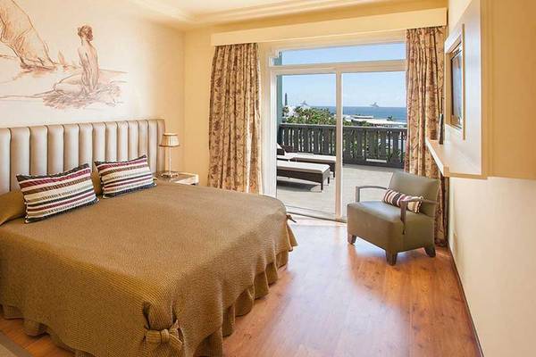 Hotelzimmer mit Balkon und Meerblick im Lopesan Villa del Conde Resort & Thalasso