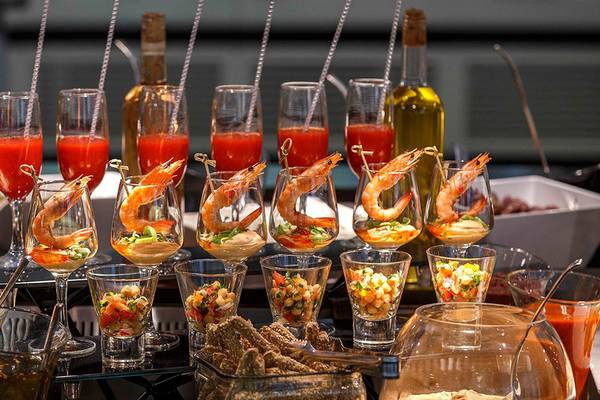 Cocktail-Buffet mit Garnelen-Cocktails im Mayia Exclusive Resort & Spa