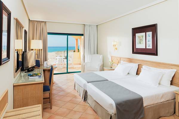Doppelzimmer im H10 Playa Esmeralda Hotel mit Meerblick und Balkon