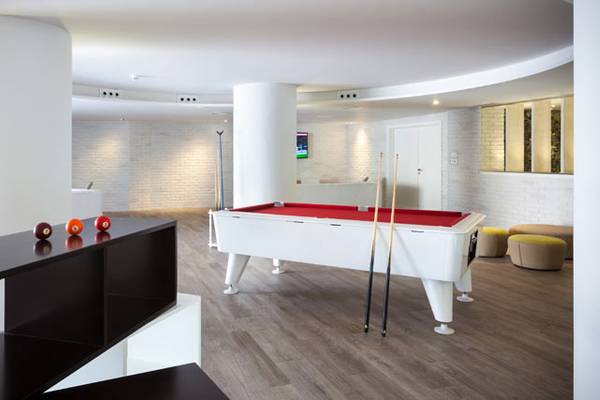 Pooltisch in Spielzimmer von Hotel Tigotan Lovers & Friends Playa de las Americas