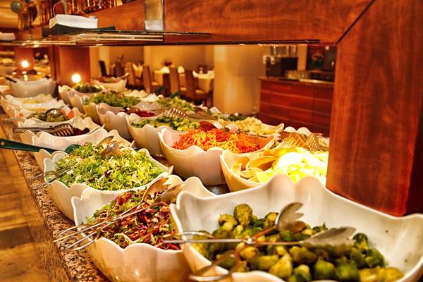 Buffet mit diversen Salaten im Altin Yunus Hotel & Spa.