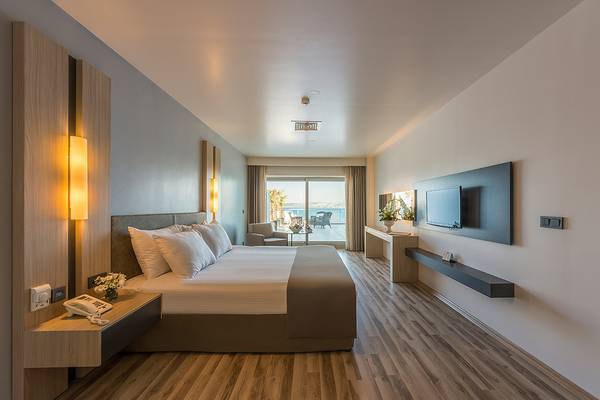 Hotelzimmer im Altin Yunus Hotel & Spa mit Blick auf das Meer.