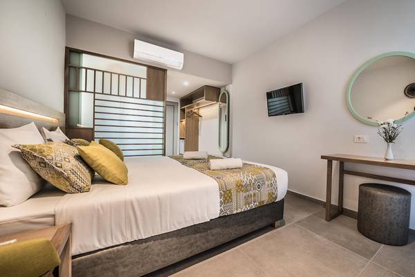 Adele Beach Hotel Zimmer mit Bett, Dekor und Möbeln