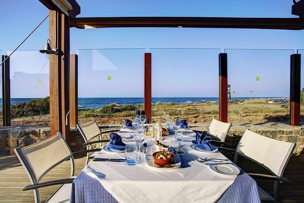 Candia Maris Resort & Spa - Außentisch mit Meerblick