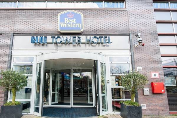 Vorderansicht des Blue Tower Hotels mit Best Western Schild und Eingang