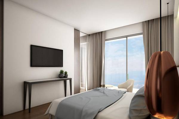 Schlafzimmer im NissiBlu Beach Resort mit Meerblick, Flachbildfernseher, Konsole und Lampe