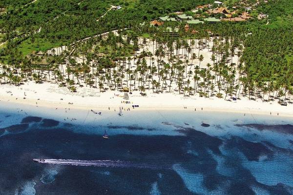Luftaufnahme des IFA Villas Bavaro Hotels mit Strand und Palmen