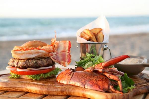 Frühstücksbuffet am Strand im Aquila Rithymna Beach Hotel
