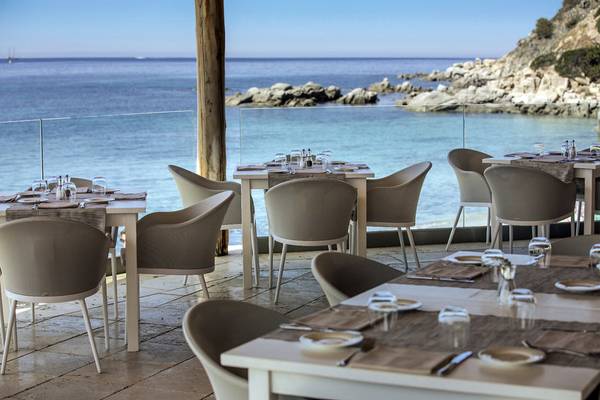 Restaurant mit Meerblick im Falkensteiner Resort Capo Boi
