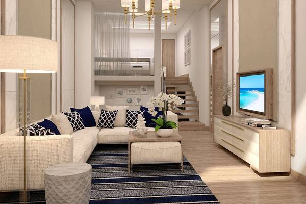Wohnzimmer im Minos Imperial Beach Resort mit Sofa, Tisch, Lampe und Fernseher