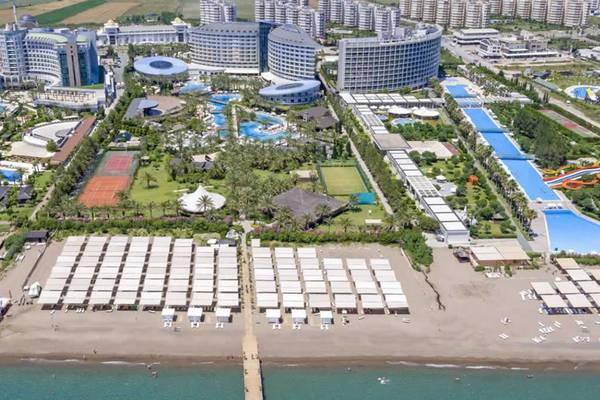 Royal Wings Hotel, Antalya, Aussenansicht des Hotels, Strand
