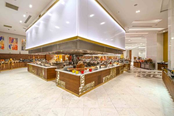 Buffetbereich im Sidemarin Kirman Premium Hotel mit einer großen Theke und verschiedenen Gerichten.