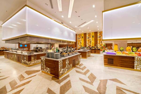 Buffetbereich im Sidemarin Kirman Premium Hotel mit verschiedenen Essensstationen.