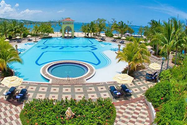 Sandals Whitehouse European Village & Spa in Jamaika